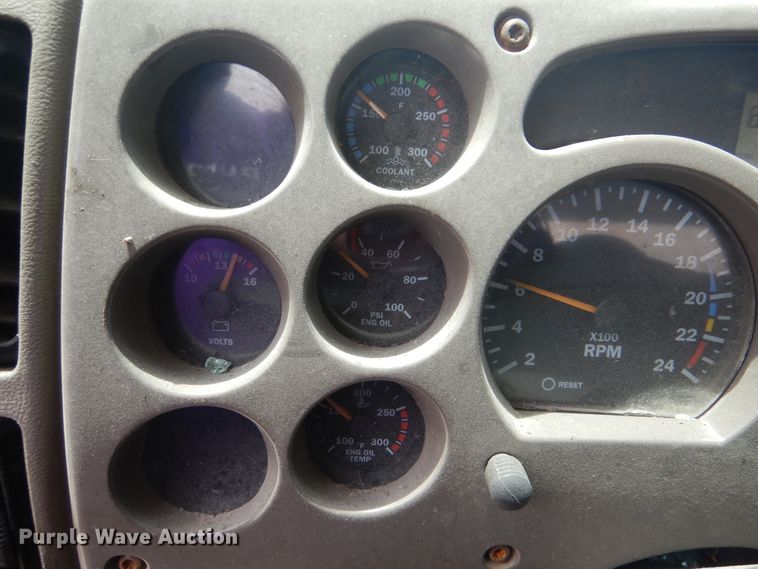 image for item GM9050 2003 Mack 600  tank truck