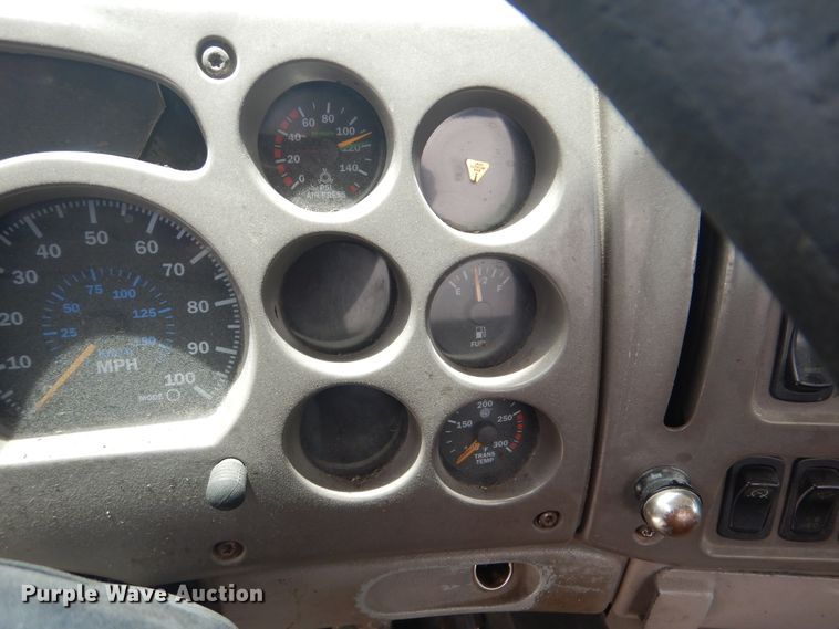 image for item GM9050 2003 Mack 600  tank truck