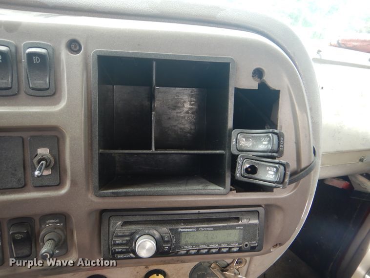 image for item GM9050 2003 Mack 600  tank truck