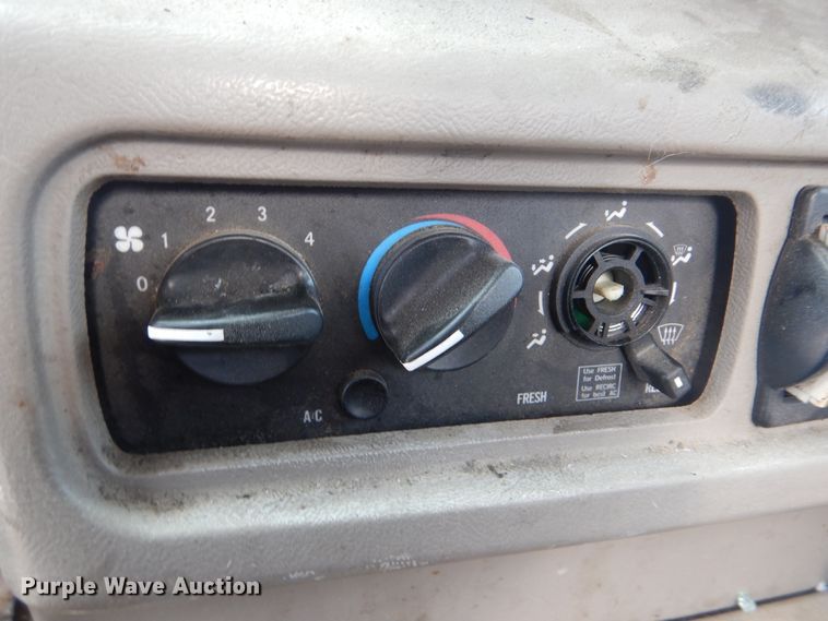 image for item GM9050 2003 Mack 600  tank truck