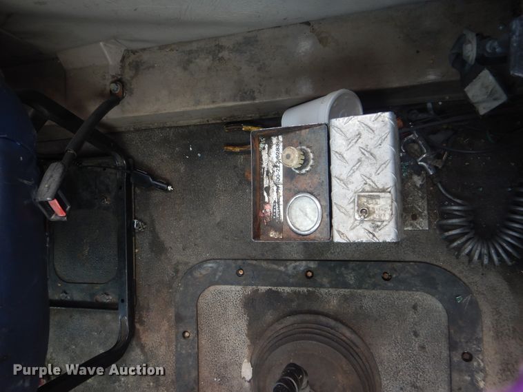 image for item GM9050 2003 Mack 600  tank truck