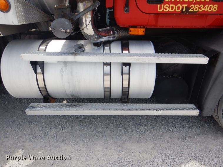 image for item GM9050 2003 Mack 600  tank truck