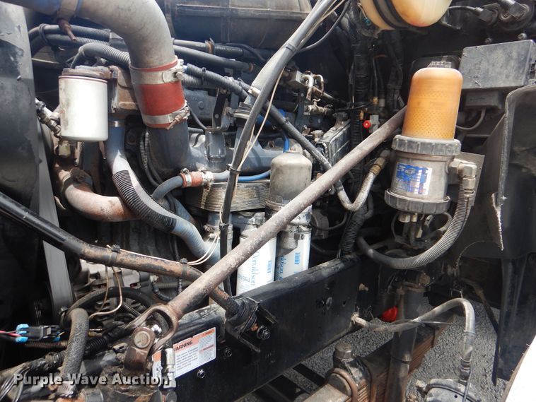 image for item GM9050 2003 Mack 600  tank truck