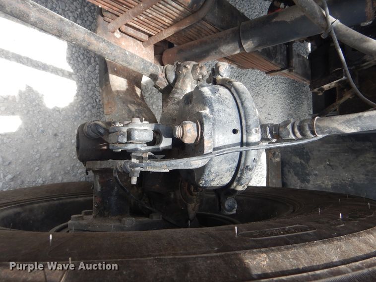 image for item GM9050 2003 Mack 600  tank truck