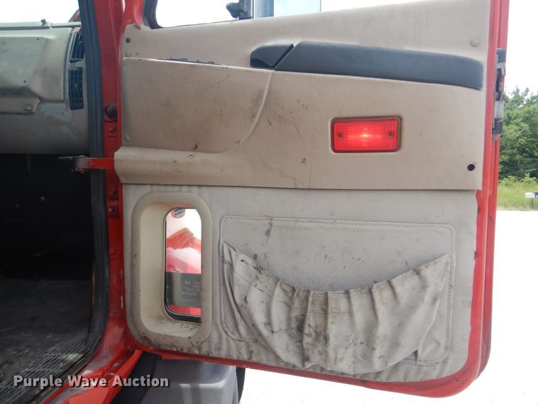 image for item GM9050 2003 Mack 600  tank truck