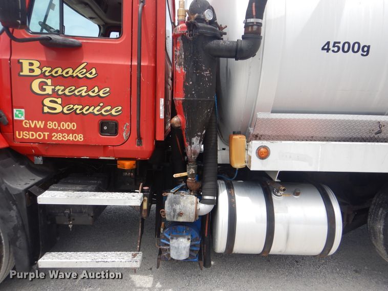 image for item GM9050 2003 Mack 600  tank truck