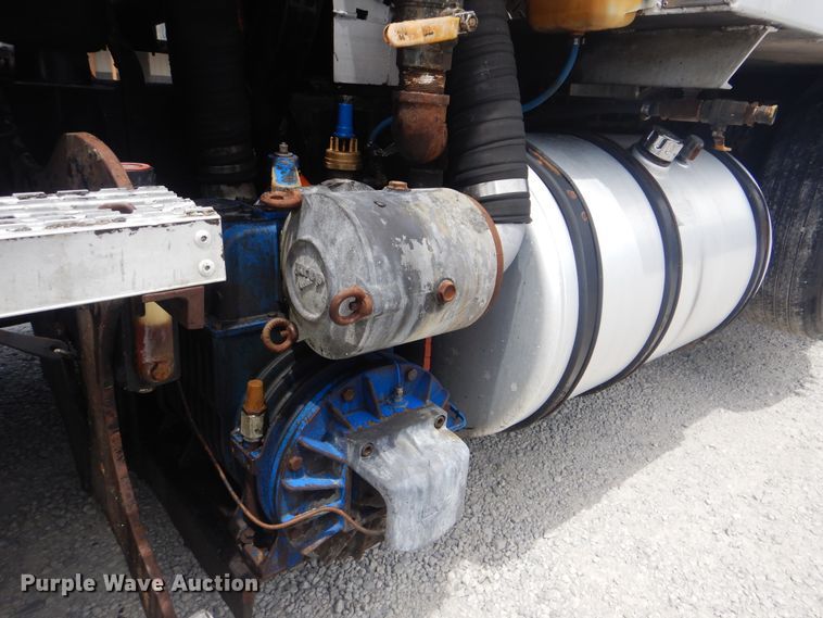 image for item GM9050 2003 Mack 600  tank truck