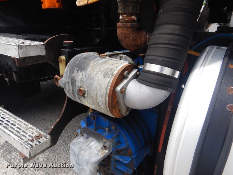 image for item GM9050 2003 Mack 600  tank truck