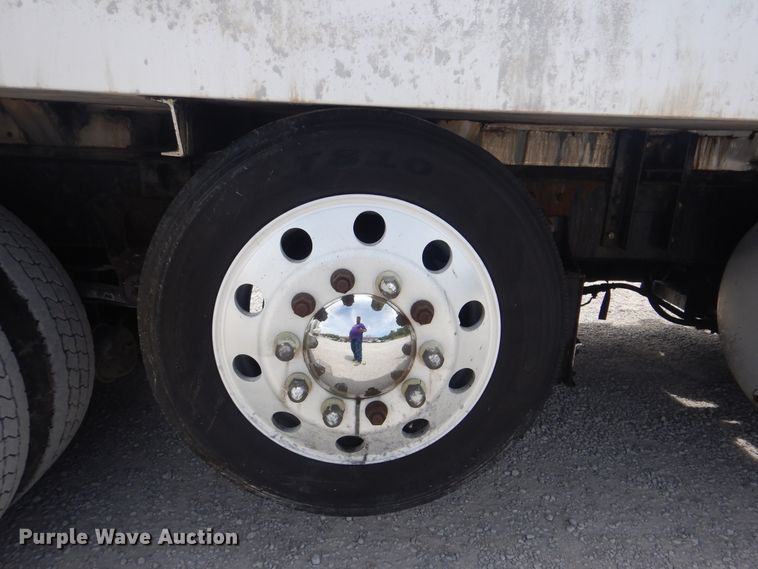 image for item GM9050 2003 Mack 600  tank truck