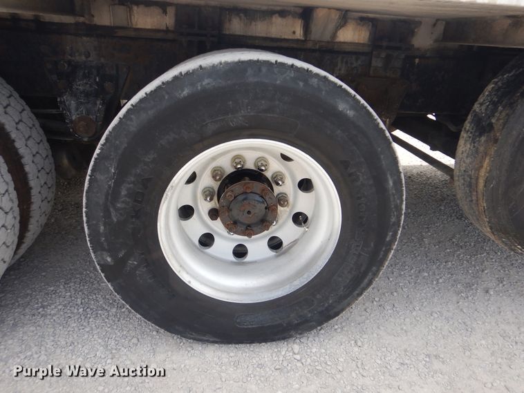 image for item GM9050 2003 Mack 600  tank truck