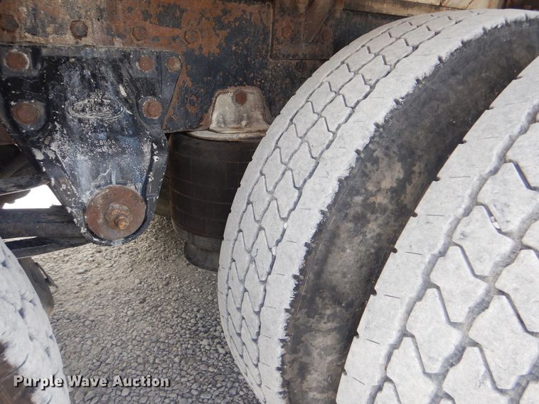 image for item GM9050 2003 Mack 600  tank truck