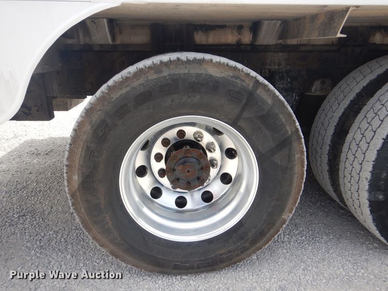 image for item GM9050 2003 Mack 600  tank truck