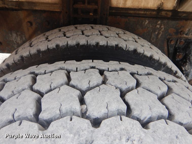 image for item GM9050 2003 Mack 600  tank truck