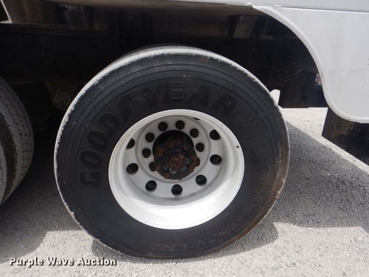 image for item GM9050 2003 Mack 600  tank truck