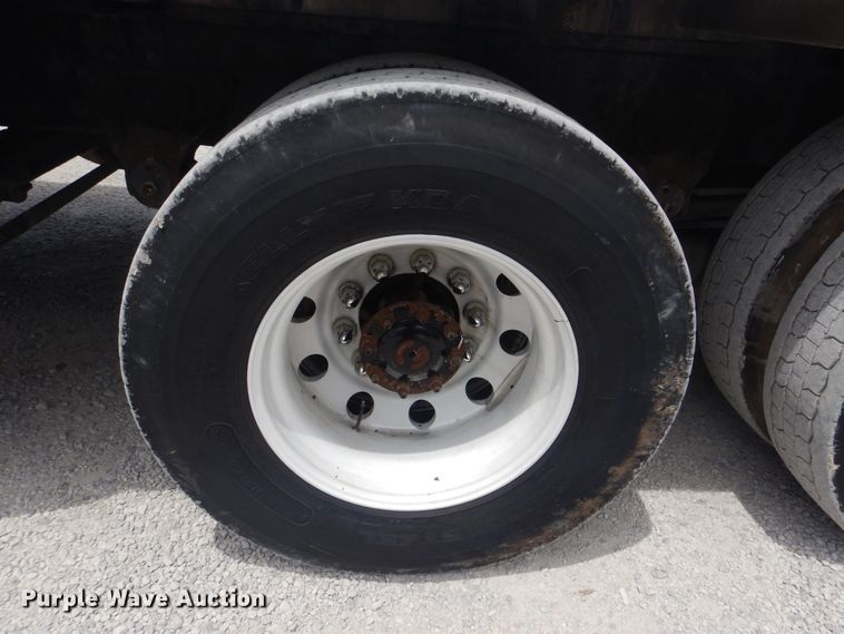 image for item GM9050 2003 Mack 600  tank truck