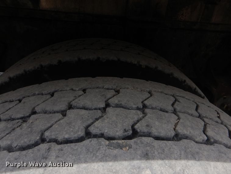 image for item GM9050 2003 Mack 600  tank truck