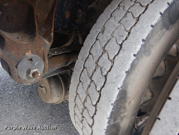 image for item GM9050 2003 Mack 600  tank truck