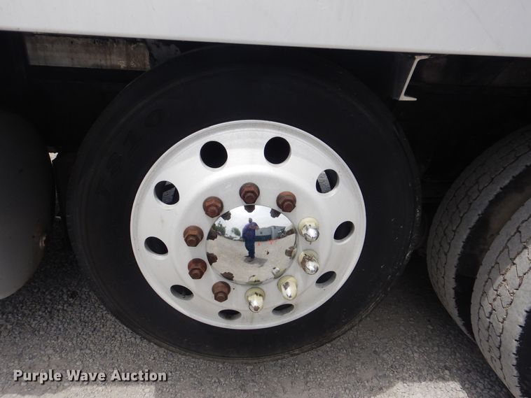 image for item GM9050 2003 Mack 600  tank truck