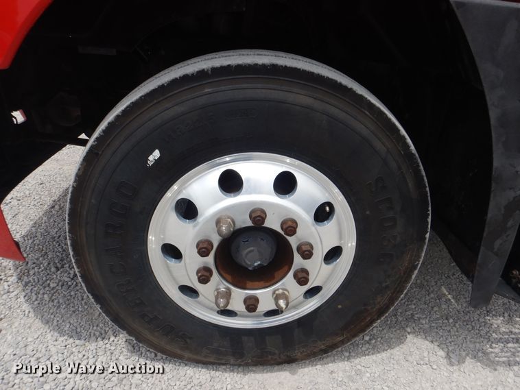 image for item GM9050 2003 Mack 600  tank truck