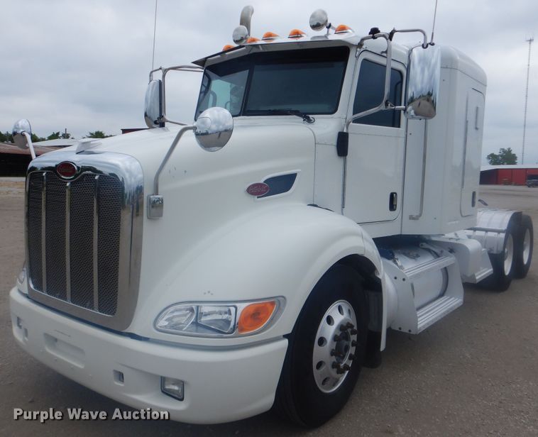 image for item GM9058 2012 Peterbilt 384  semi truck