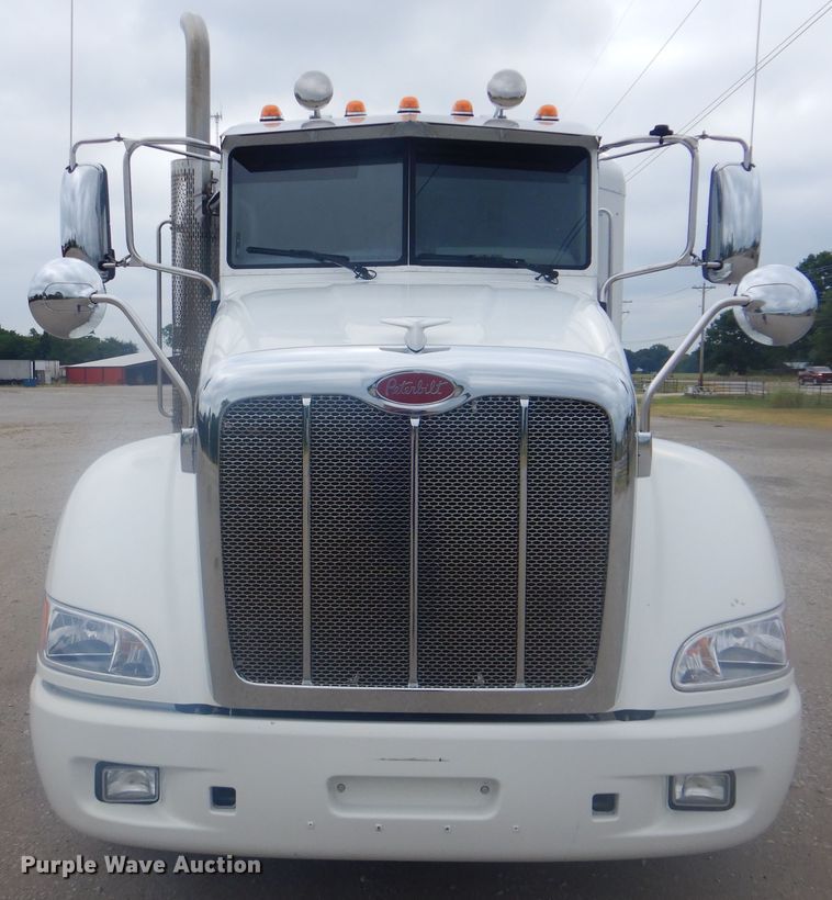 image for item GM9058 2012 Peterbilt 384  semi truck