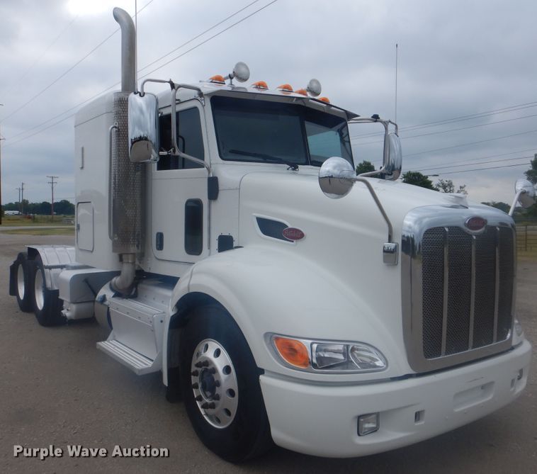 image for item GM9058 2012 Peterbilt 384  semi truck