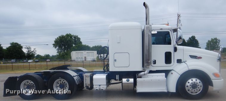 image for item GM9058 2012 Peterbilt 384  semi truck