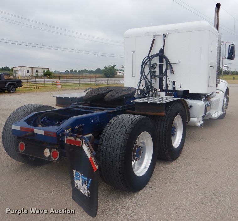 image for item GM9058 2012 Peterbilt 384  semi truck