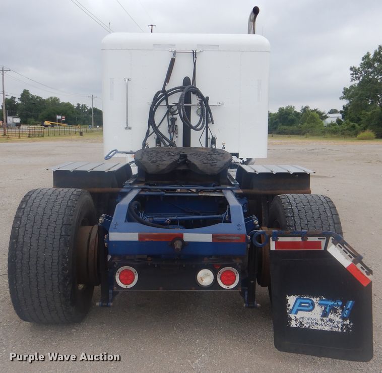 image for item GM9058 2012 Peterbilt 384  semi truck