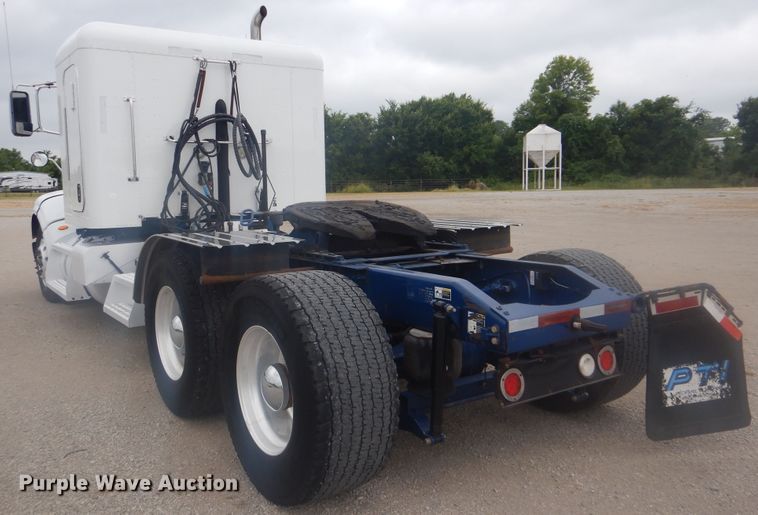 image for item GM9058 2012 Peterbilt 384  semi truck