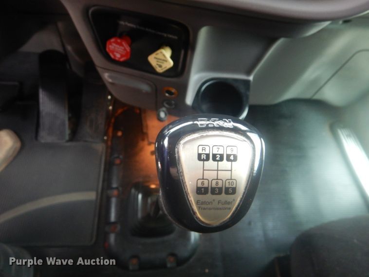 image for item GM9058 2012 Peterbilt 384  semi truck