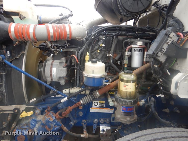 image for item GM9058 2012 Peterbilt 384  semi truck