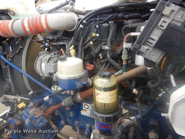 image for item GM9058 2012 Peterbilt 384  semi truck