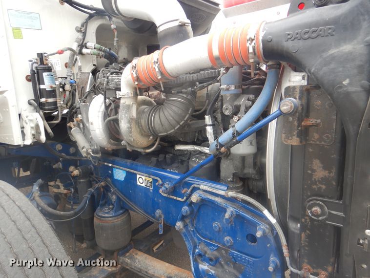 image for item GM9058 2012 Peterbilt 384  semi truck