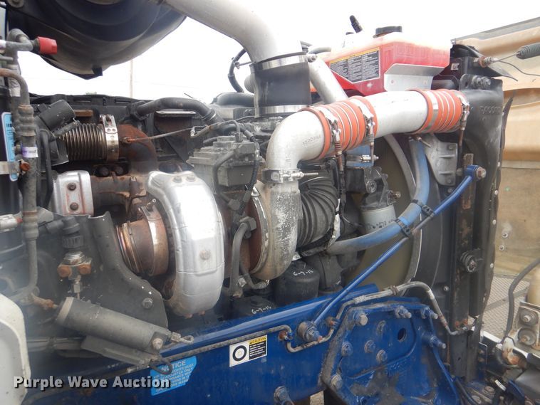 image for item GM9058 2012 Peterbilt 384  semi truck