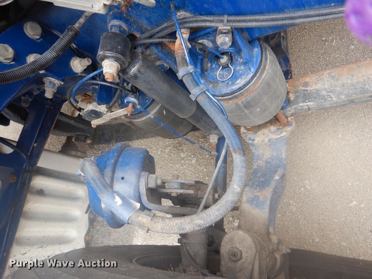 image for item GM9058 2012 Peterbilt 384  semi truck