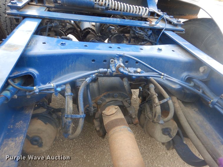 image for item GM9058 2012 Peterbilt 384  semi truck