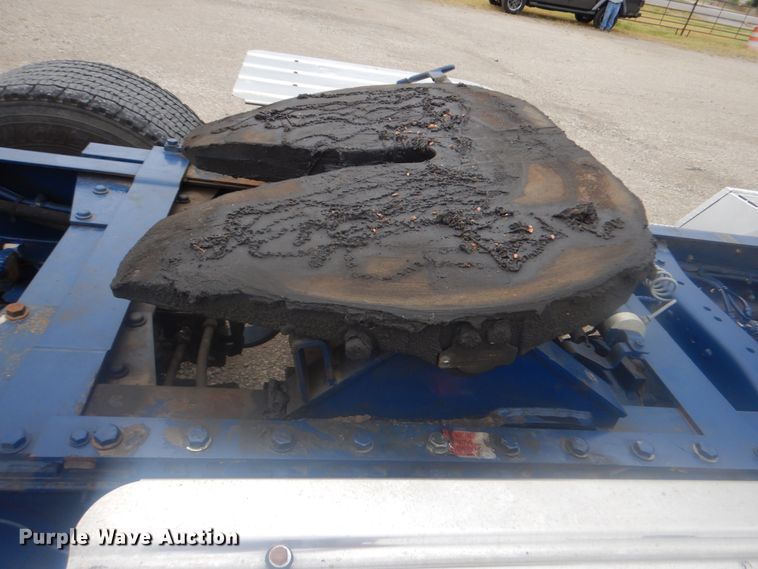 image for item GM9058 2012 Peterbilt 384  semi truck