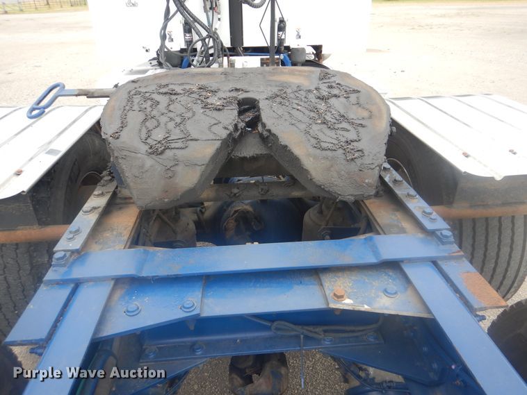 image for item GM9058 2012 Peterbilt 384  semi truck