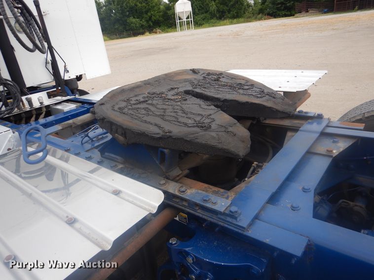 image for item GM9058 2012 Peterbilt 384  semi truck