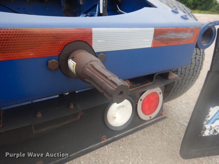 image for item GM9058 2012 Peterbilt 384  semi truck