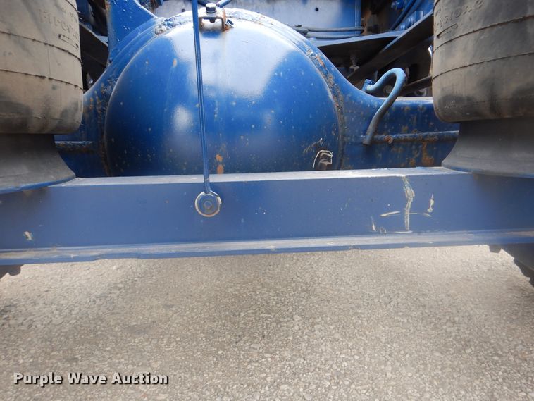 image for item GM9058 2012 Peterbilt 384  semi truck