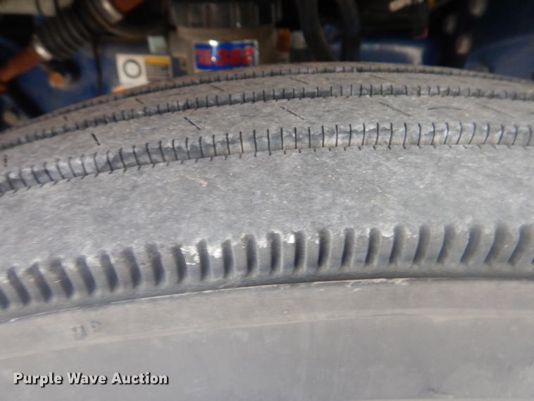 image for item GM9058 2012 Peterbilt 384  semi truck