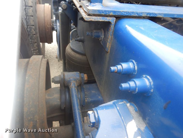 image for item GM9058 2012 Peterbilt 384  semi truck