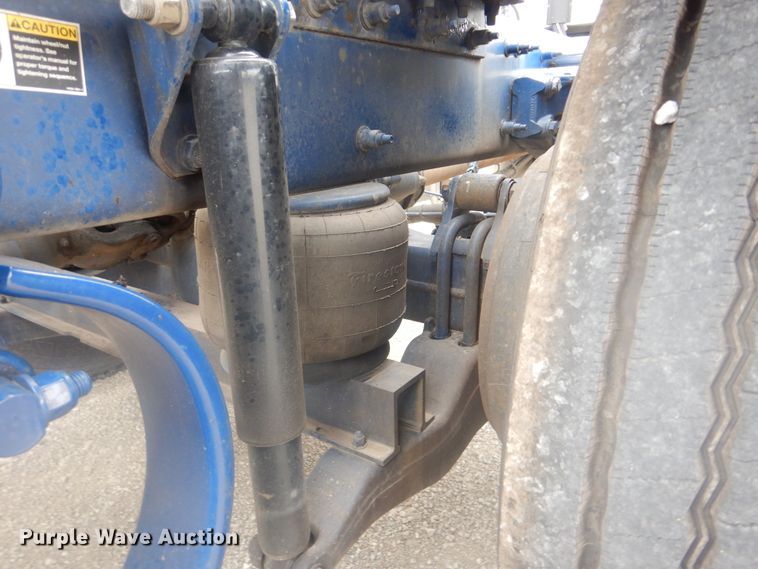 image for item GM9058 2012 Peterbilt 384  semi truck