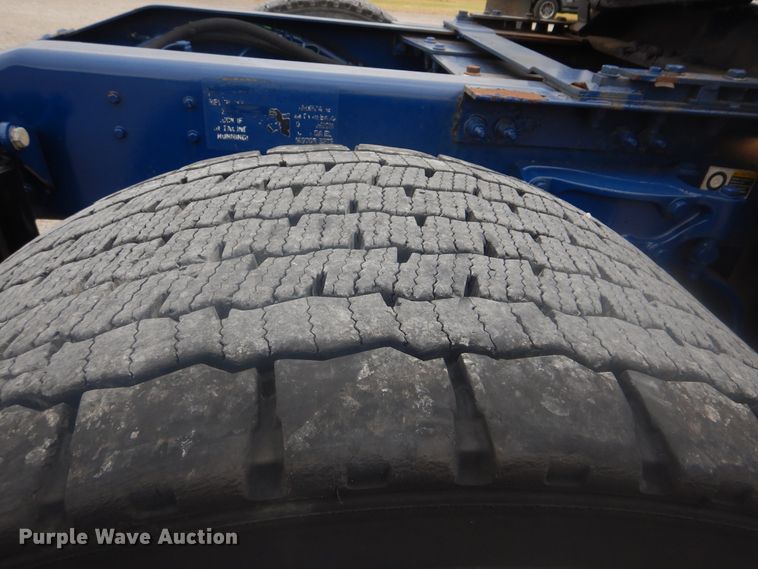 image for item GM9058 2012 Peterbilt 384  semi truck