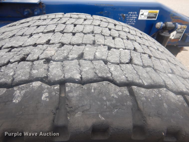 image for item GM9058 2012 Peterbilt 384  semi truck