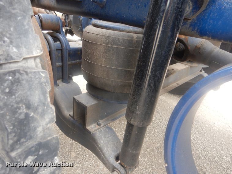 image for item GM9058 2012 Peterbilt 384  semi truck