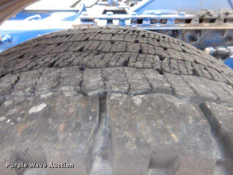 image for item GM9058 2012 Peterbilt 384  semi truck