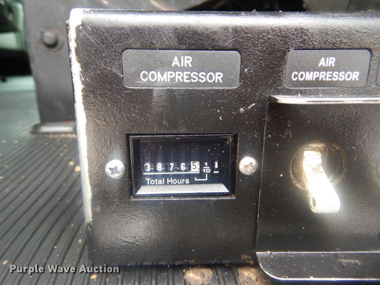 image for item GM9059 2012 Peterbilt 337  tire service truck